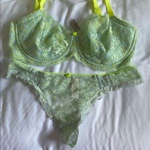 Green neon lingerie set